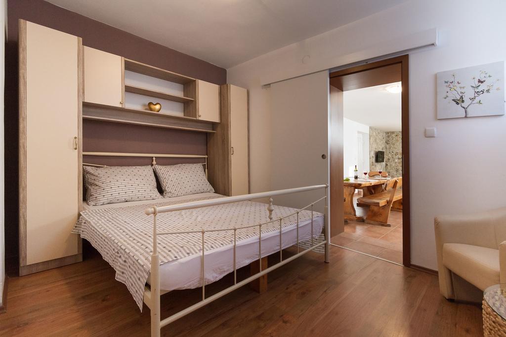 Apartmani Maksan Pakoštane Exterior foto