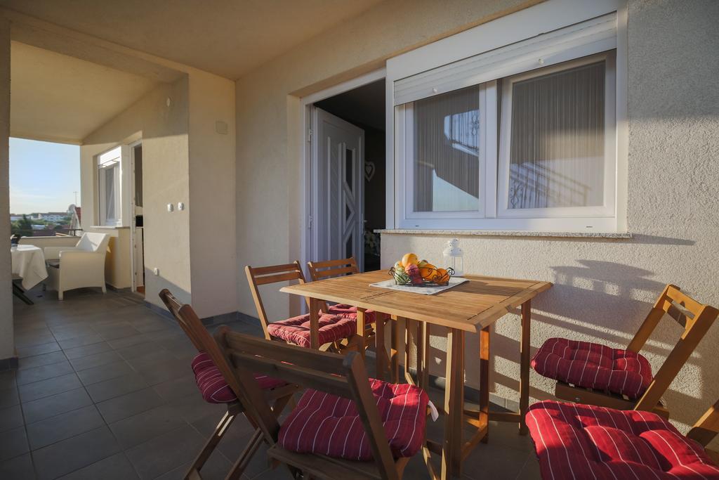 Apartmani Maksan Pakoštane Exterior foto