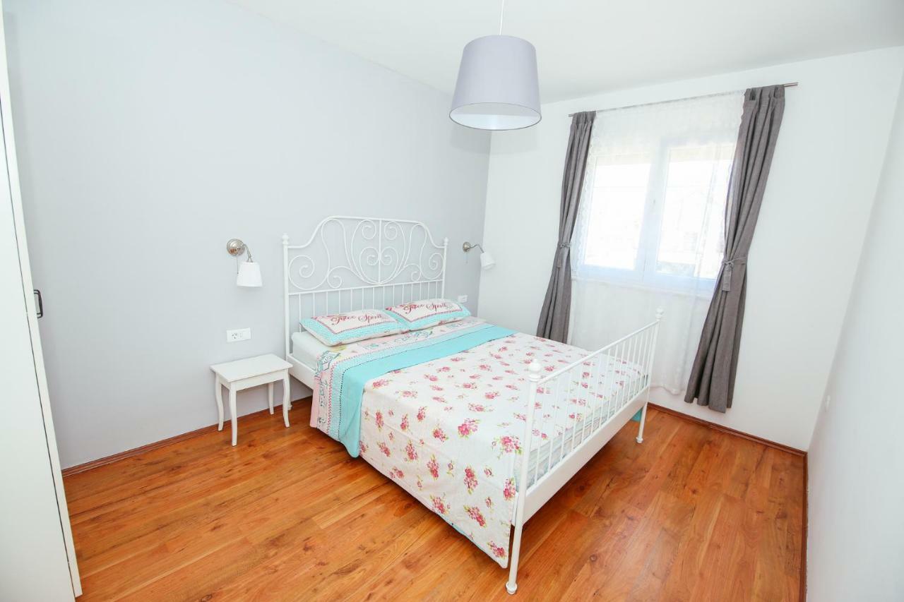 Apartmani Maksan Pakoštane Exterior foto