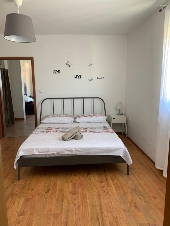 Apartmani Maksan Pakoštane Exterior foto